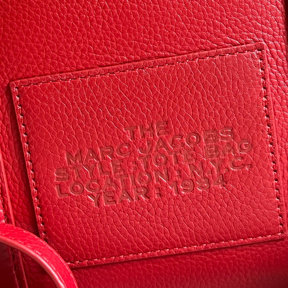 Marc Jacobs The Leather Medium Tote Bag - Picture 9 of 16